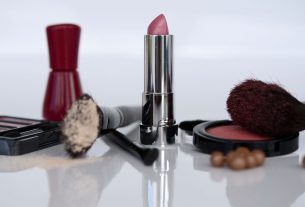 Odkryj naturalne piękno - jakie kosmetyki do makijażu wybrać?