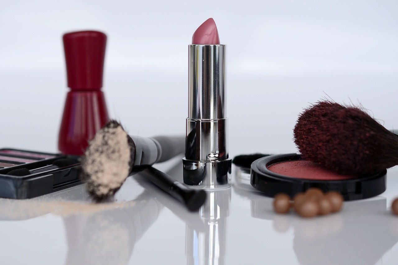 Odkryj naturalne piękno - jakie kosmetyki do makijażu wybrać?