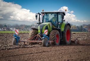Jakie maszyny rolnicze są dzisiaj wykorzystywane w gospodarstwach rolnych?